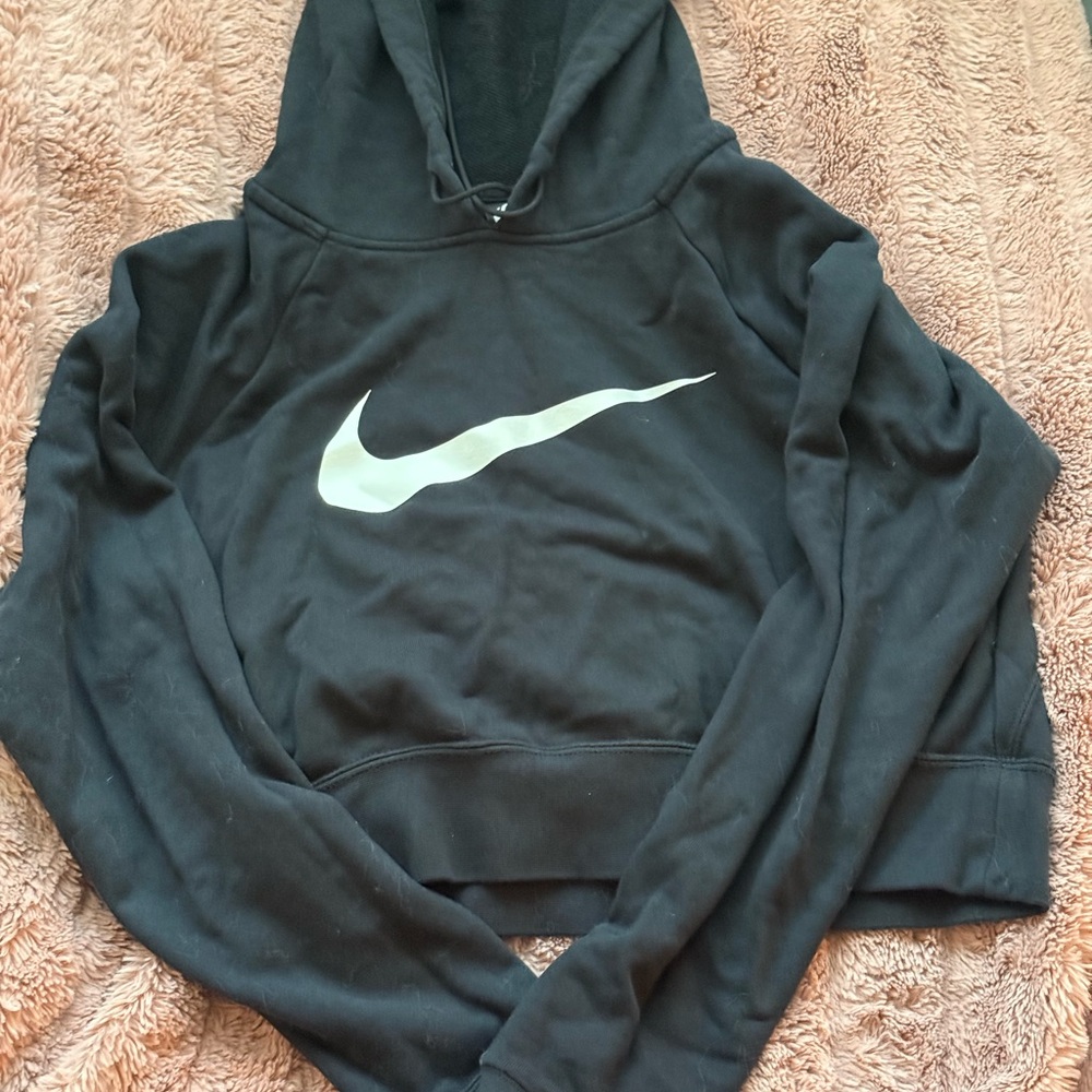nike cropped hoodie